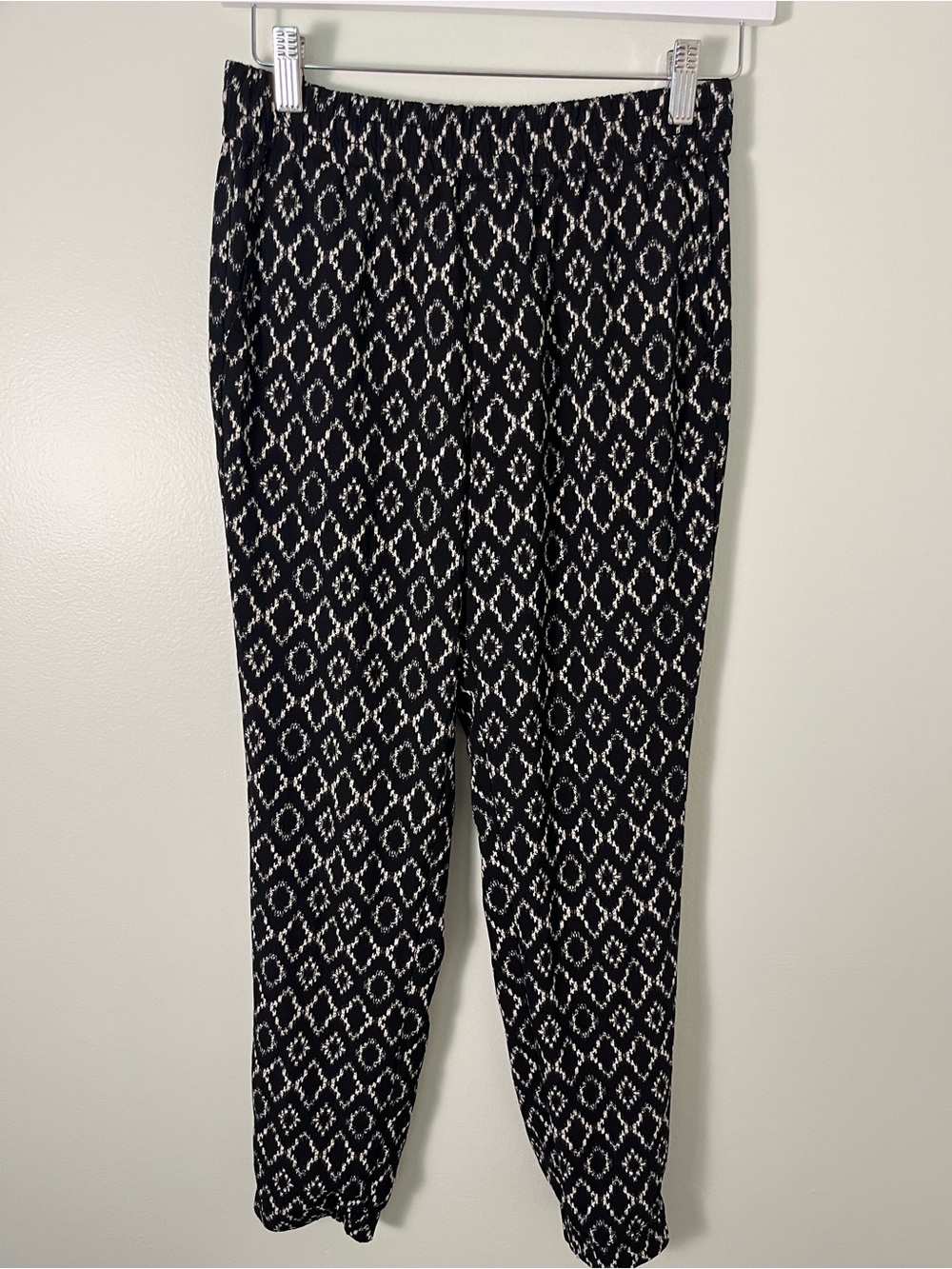 Banana Republic Black and White Cropped Geometric Print Pants
